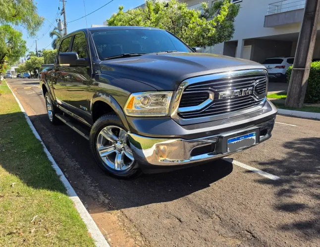 Ram Classic Laramie 5.7 V8 16V Gasolina 4X4 Aut. 2023