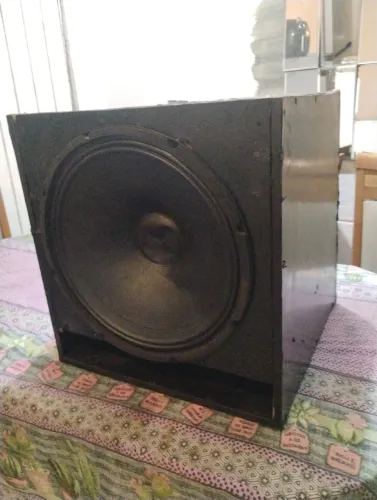 Alto falante 15 polegadas bomber 300waats +caixa caseira,alto falante funcionando