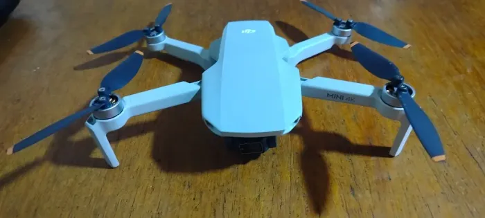 Drone DJI Mini 4K, 2 Baterias, Controle, Bolsas e Acessórios
