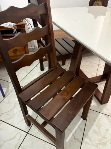 Mesa com 4 cadeiras