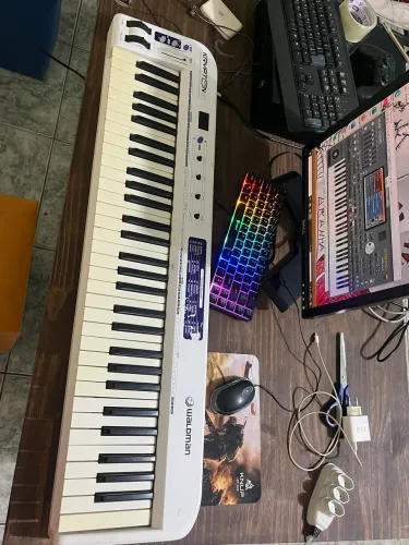 Vende-se controlador midi 61