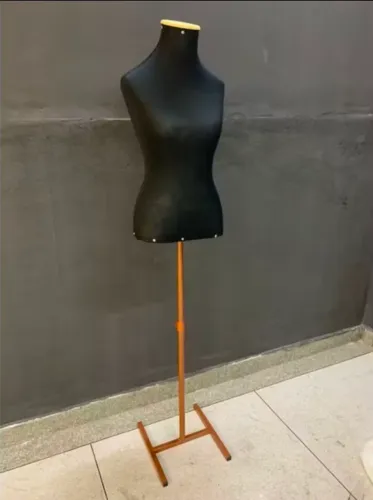 Manequim a venda seme novo