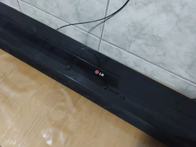 Soundbar LG 2.0 com controle