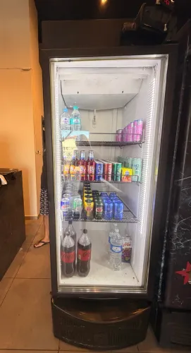 Cervejeira expositora Metalfrio VN50