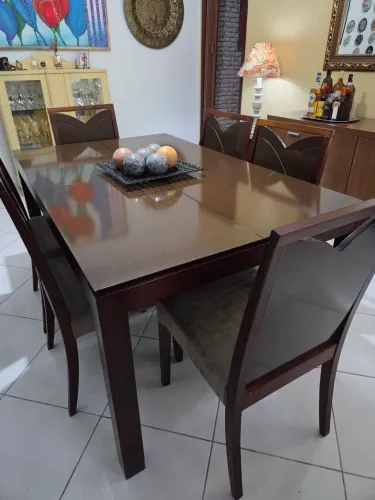 Mesa de jantar, madeira maciça com 6 cadeiras, excelente estado
