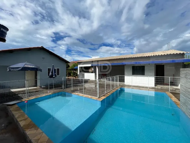 Casa com Piscina e 3 Quartos em Várzea Grande