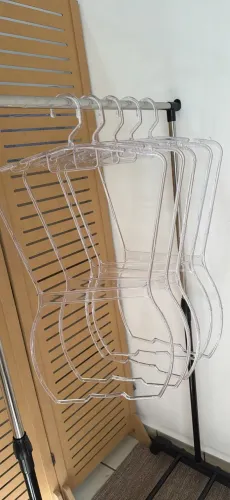 Cabide de corpo acrílico 25UN