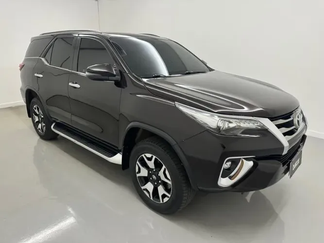 Toyota Hilux SW4 Diamond 2.8 TB 4X4 Die. Aut. 2020