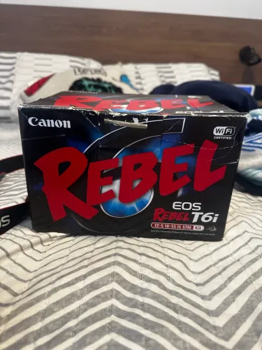 Cânon T6i. Extremamente nova apenas 11 mil clicks