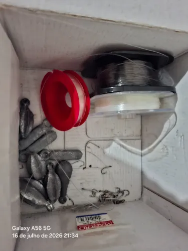 Kit Pesca - Molinete Arena 3000 , Linhas, Chumbadas, Anzóis E AcessóriosKit De Pesca Compl