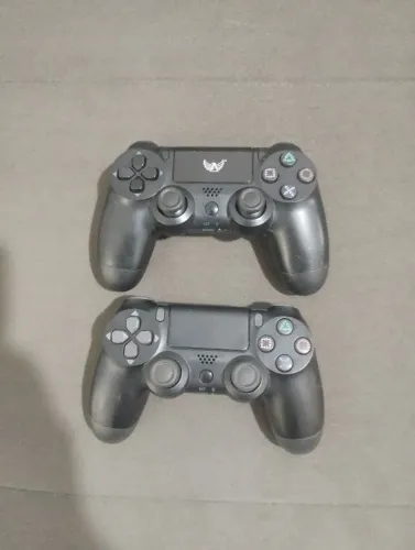 Dois controles Playstation 4 p peças leia 