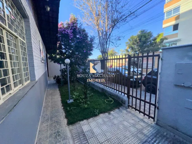 Casa comercial em Itapoã com 270 m² , 4 quarto(s) , 1 suíte(s) , 3 vaga(s)