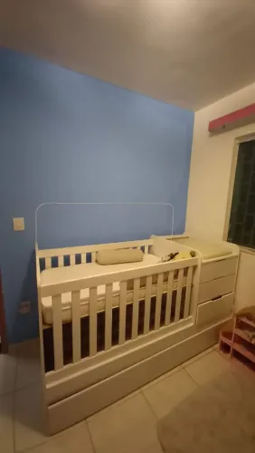 Berço com cama auxiliar e 3 gavetas
