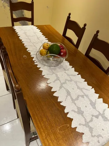 Mesa e móvel em madeira