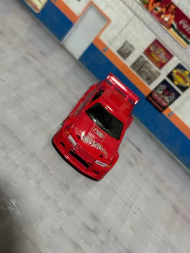 Nissan Skyline GT-R R32 80 anos Hot Wheels 