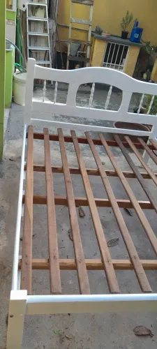 Linda cama de casal en madeira maciças de canela