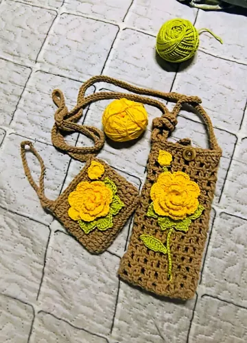 Bolsade crochê pra por celular na cor amarela