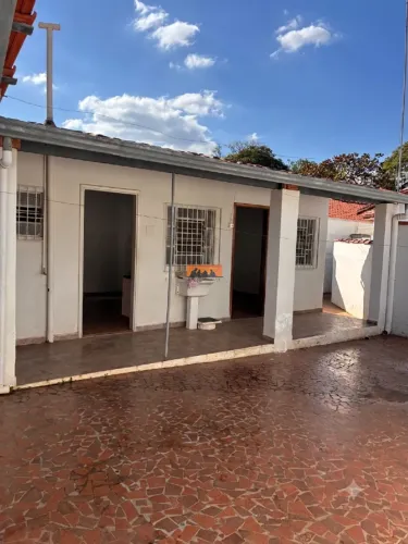 Casa de Fundo para Aluguel em Barão Geraldo (Campinas) | 1 Quarto, Quintal