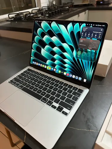 MacBook M4