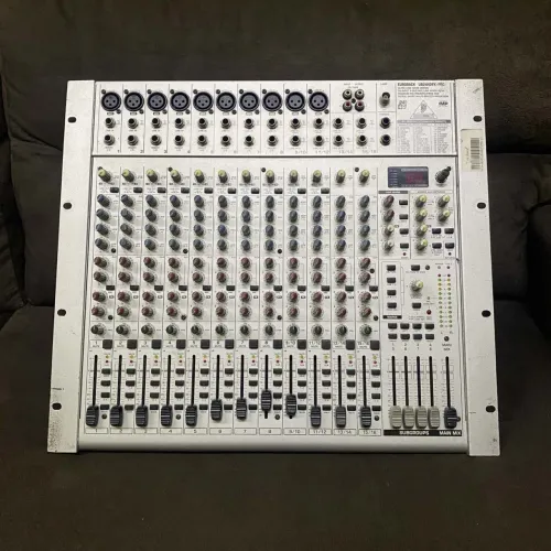 Mesa de som Behringer Eurorack UB2442fx pro de R$ 3999,00 por 1.999