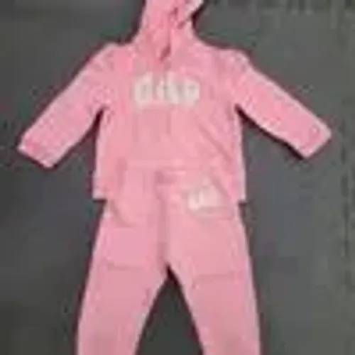 conjunto gap infantil, tamanho 18-24 meses, na cor rosa. composto por blusa de moletom com