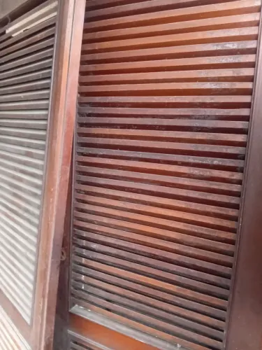 Portas de madeiras e de vidros