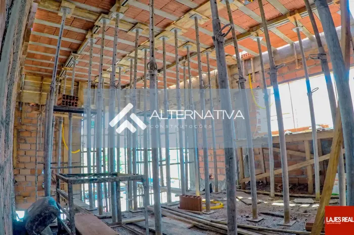 Escoras metálicas para construção