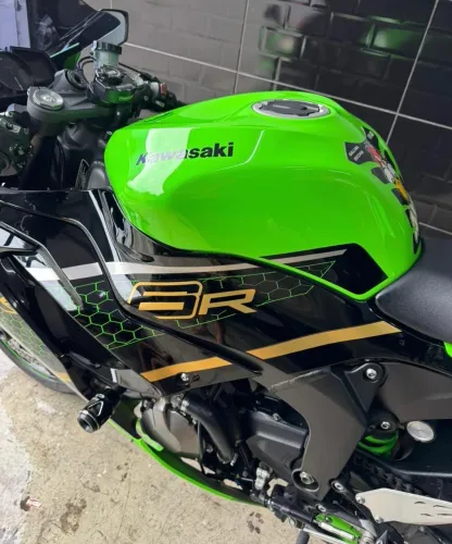 Excelente moto , vai com todos os acessórios !!!