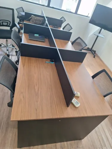 Mesa para escritório com 8 posições