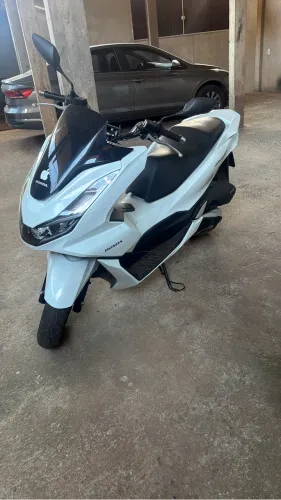Honda pcx 18 mil km troco em carro