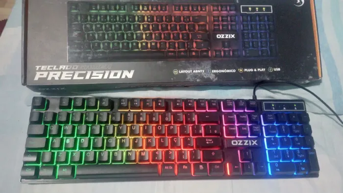 Teclado Gamer Ozzix Precision Semi Mecânico RGB ABNT2 100%