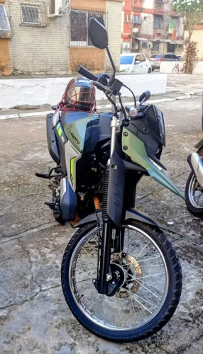 Moto semi nova 250 excelente muito boa e econômica