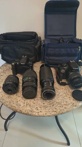 CAMERA FOTOGRÁFICA CANON T7 + LENTE 70/300+100/300-2 LENTES 18/55+ KANON D5000+ CASA