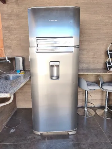 Geladeira Electrolux DC50X - R$ 500,00