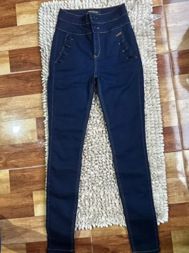 Calça skinny cintura alta ,marca Lança Perfume ,nova.<br>Tam:34