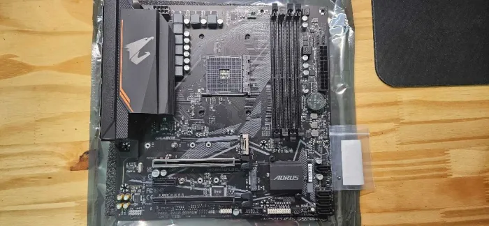 Placa-mãe Gigabyte B550M Aorus Elite