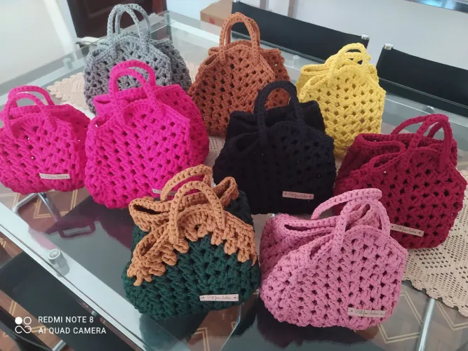 Bolsa em crochê modelo flor de lótus