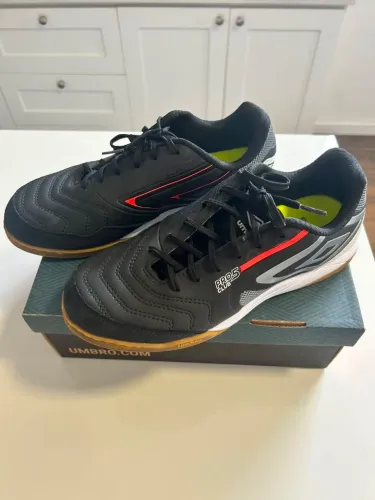Tenis futsal Umbro n41