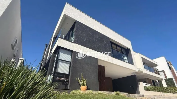 Casa com 3 quartos à venda, 261 m² por R$ 3.300.000