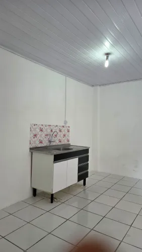 Aluga-se 1 cômodo parque das laranjeiras