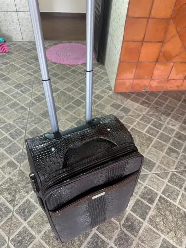 Mala em couro legítimo nunca usada