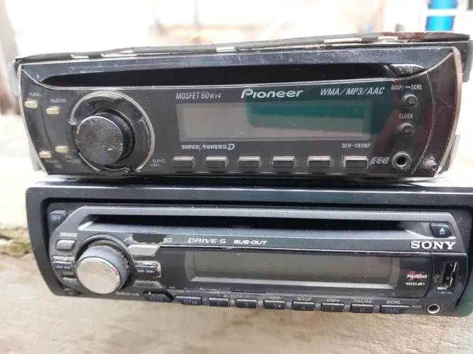 Som  pioneer e  Sony antigo para carro