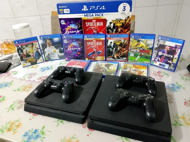 2 PS4 Slim (1TB + 500GB) + 4 Controles + Jogos - Pacote Completo