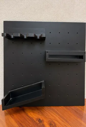 Pegboard (porta objetos para parede) preto em madeira, de marca: meu móvel de madeira