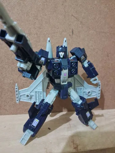 Transformers AOTP DELUXE Triggerhappy (versão Pack)