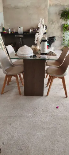 Mesa com caldeiras
