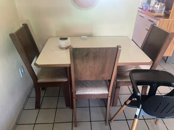 Mesa de jantar - 3 cadeiras