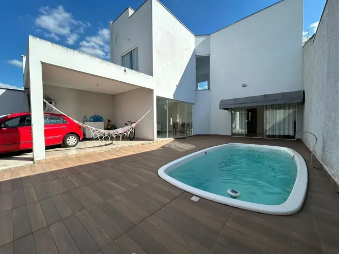 Sobrado com 3 dormitórios à venda, 183 m² por R$ 590.000,00 - Piracangaguá - Taubaté/SP