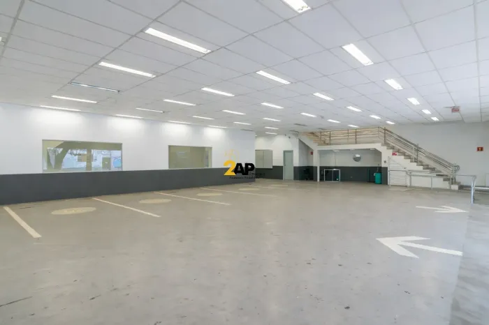 Ponto Comercial para Locação na Lapa, São Paulo-SP: 10 Vagas de Garagem e 1.027m² de Área!