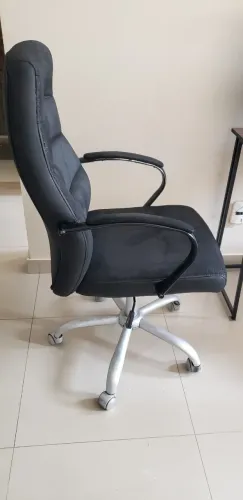 cadeira executiva escritorio tok&stok excelente